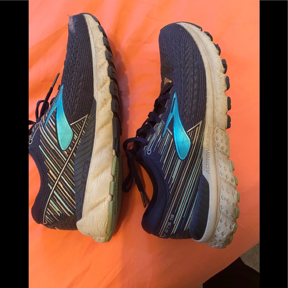Brooks Adrenaline Gts 19 running shoes